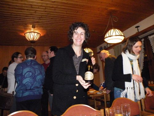 Bettina fière de sa région, et surtout de son bon vin !!! Bettina fière de sa région, et surtout de son bon vin !!!
