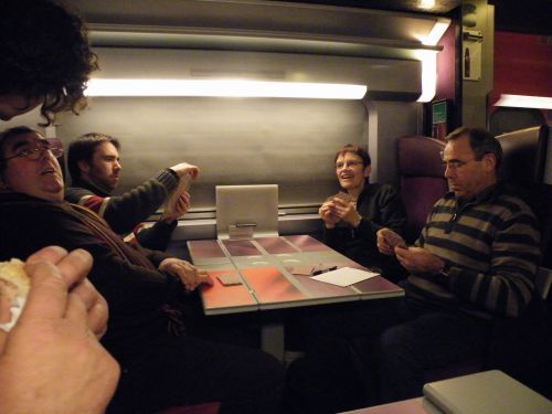 Rien de telle qu'une partie de carte, pour arriver plus vite! Rien de telle qu'une partie de carte, pour arriver plus vite!