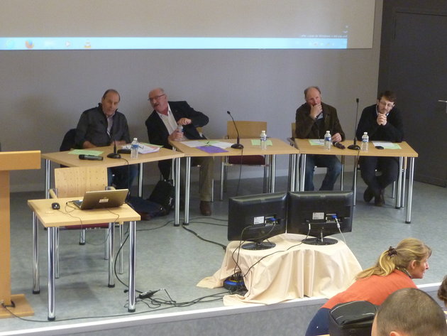 La journée a été introduite par un professeur de VetagroSup, le président de ARC MSA et des administrateurs de Solidarité Paysans La journée a été introduite par un professeur de VetagroSup, le président de ARC MSA et des administrateurs de Solidarité Paysans