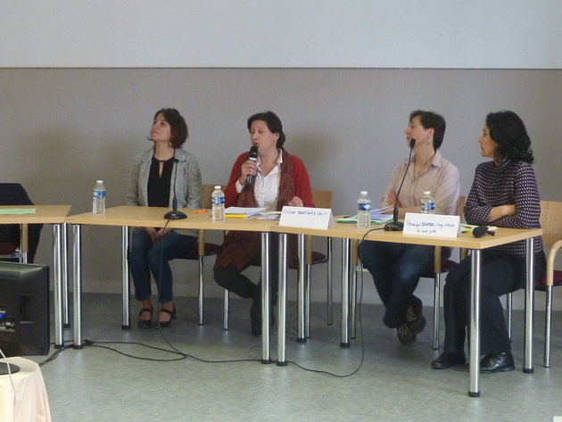 Sophie BERGOT, animatrice de la journée; journaliste à la France Agricole, entourée des 3 intervenantes de la matinée, Sophie BERGOT, animatrice de la journée; journaliste à la France Agricole, entourée des 3 intervenantes de la matinée,