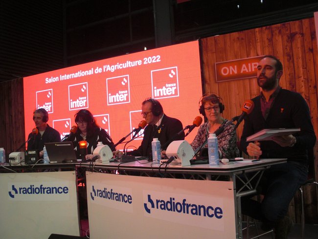 Marie-Andrée Besson pendant l'émission le Téléphone sonne Marie-Andrée Besson pendant l'émission le Téléphone sonne